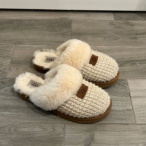 UGG slipper/shoe